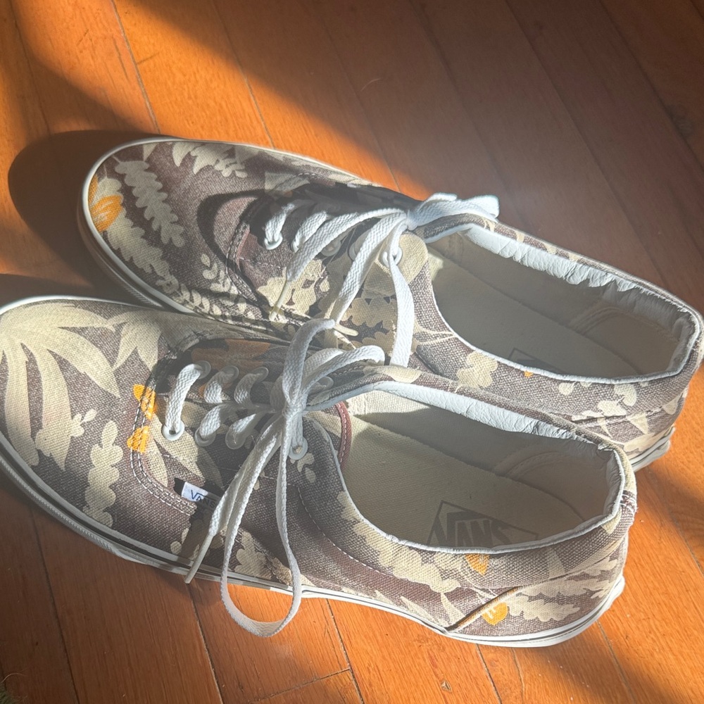 Vans Men  Floral Canvas Sneakers - Brown and Cream